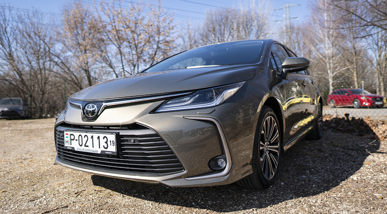 a-toyota-corolla-tortenelme-schiller-blog