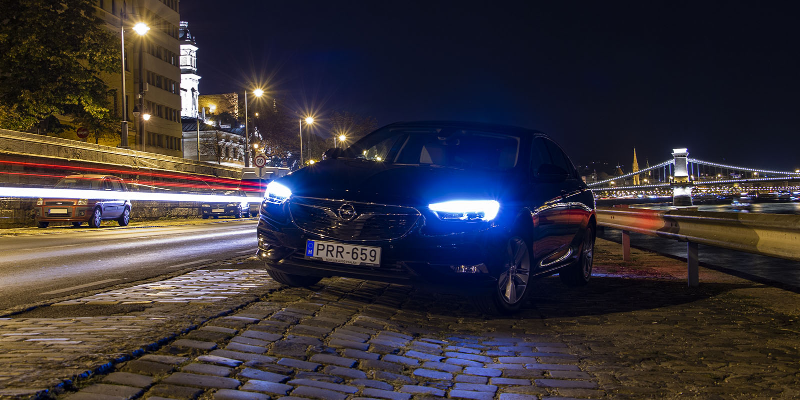 Opel Insignia: a lámpák (is) alakítják a karakterét Opel Insignia: a lámpák (is) alakítják a karakterét