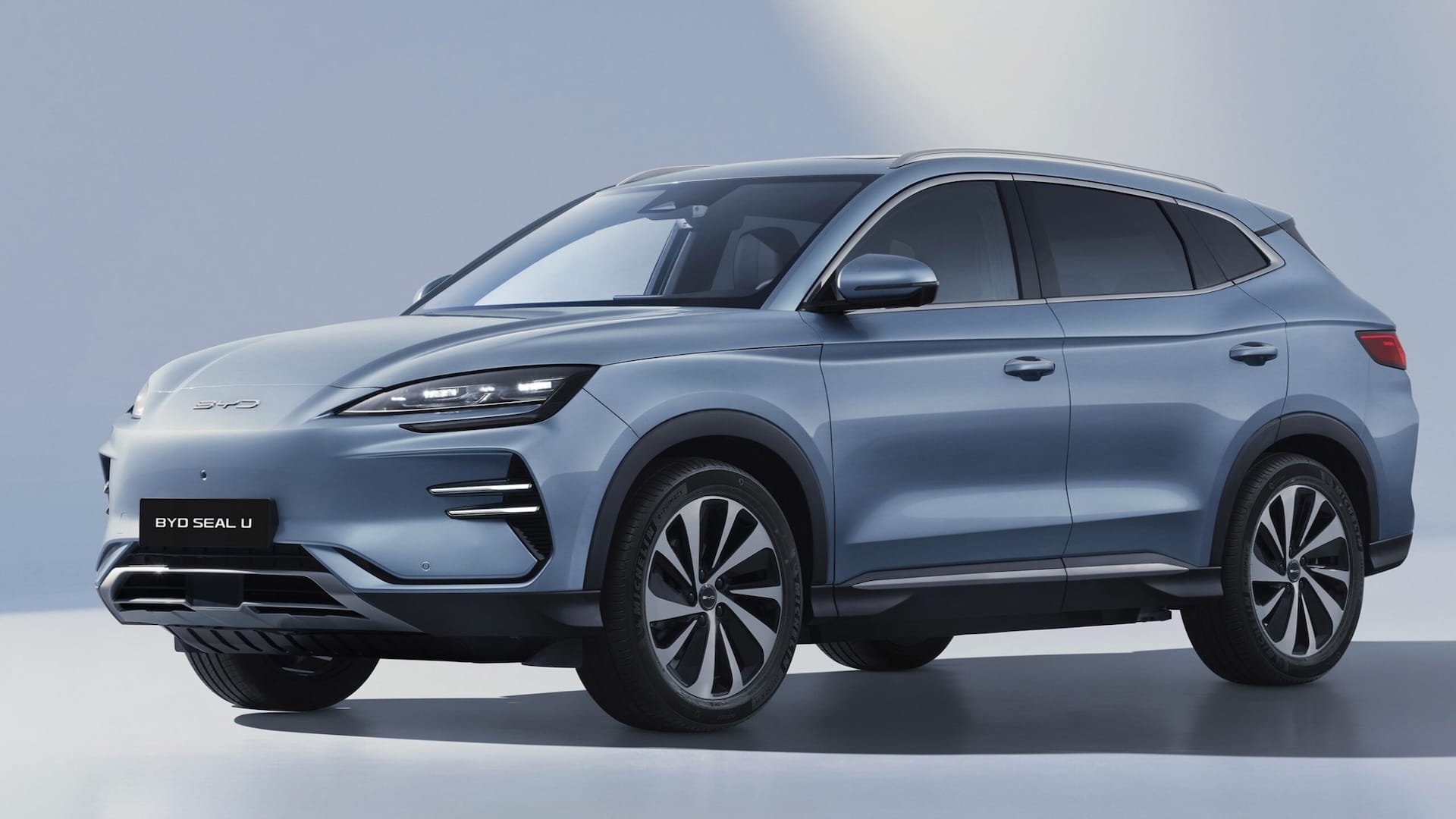 A SEAL-ből SUV változat is készült, SEAL U néven.