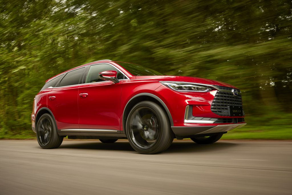 A BYD TANG elegáns, futurisztikus dizájnját egy sárkány erőteljes arca inspirálta.