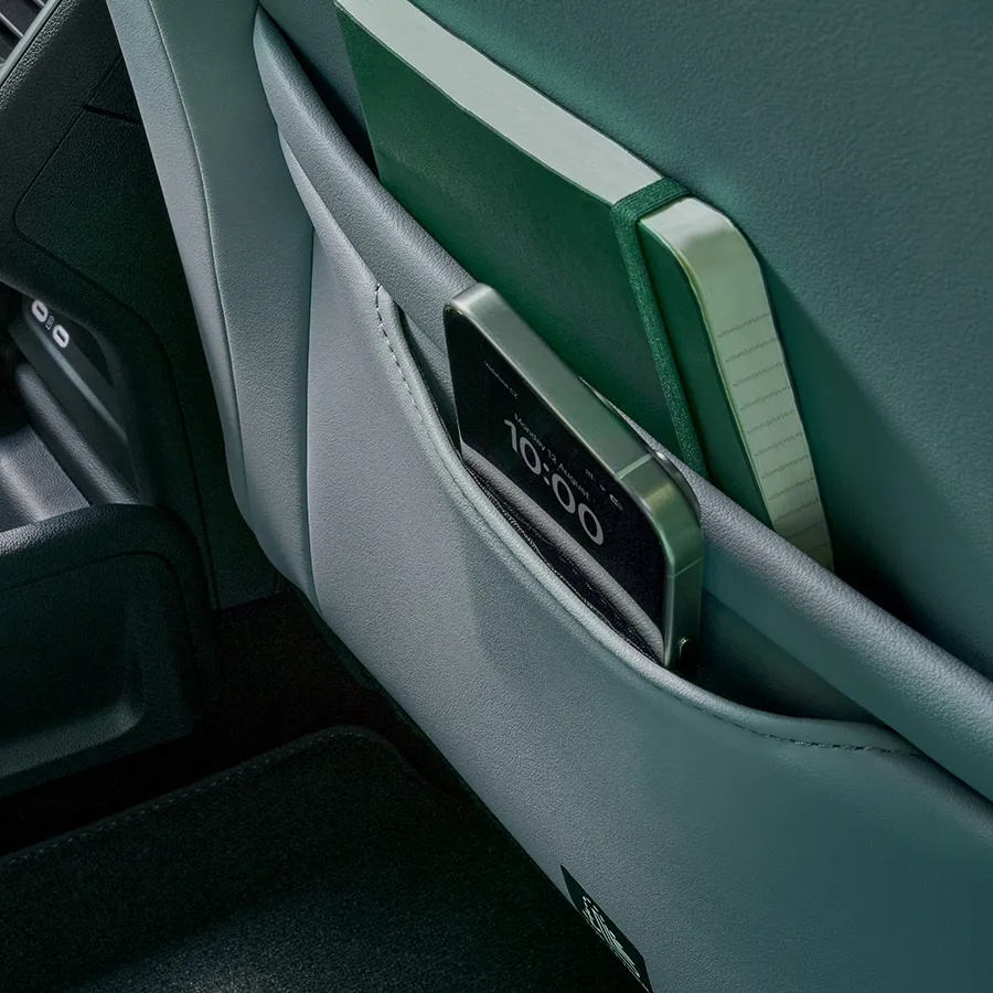 ŠKODA Simply Clever elemek sem hiányozhatnak az új ELROQ-ból.