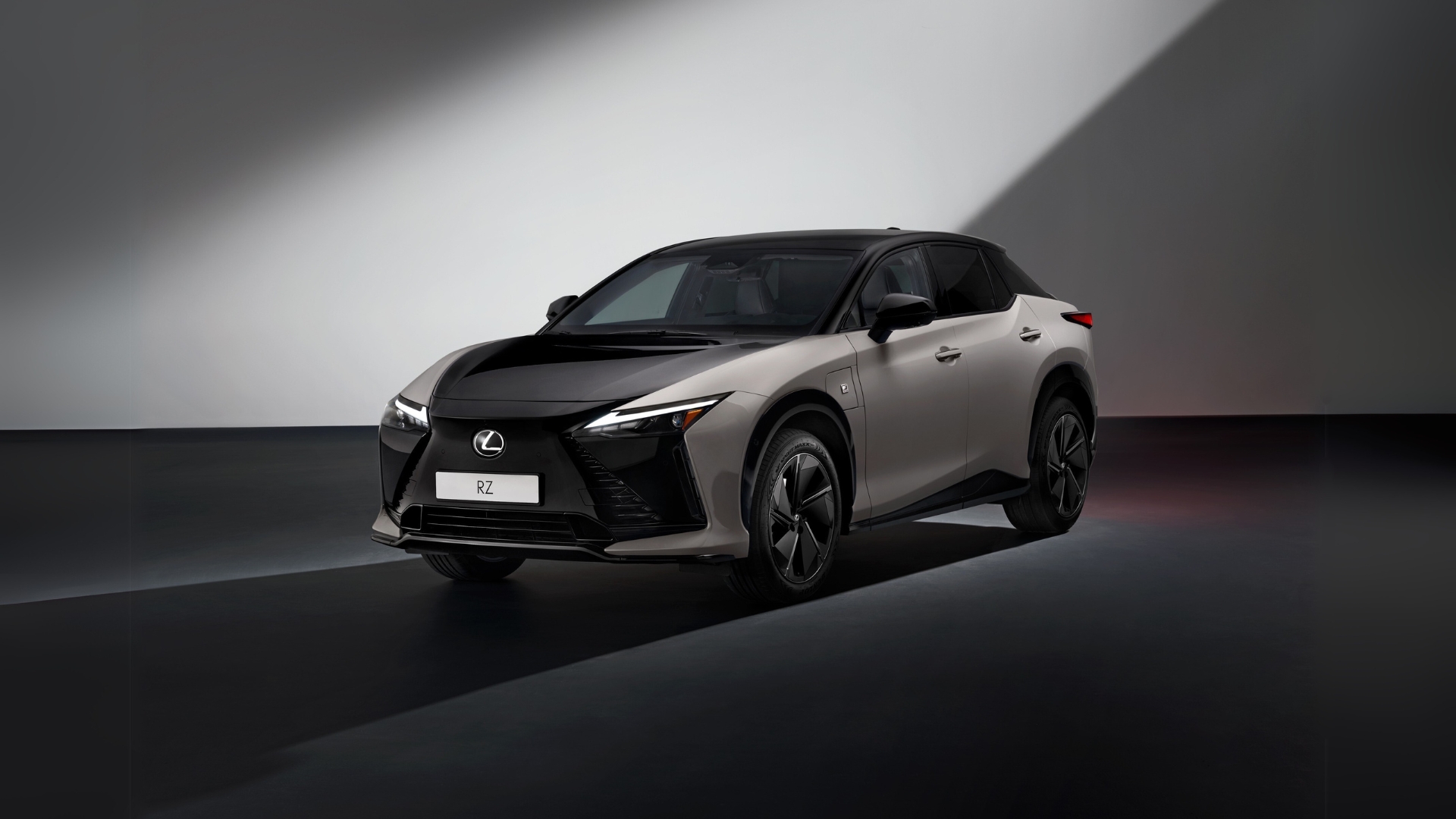 Új Lexus RZ