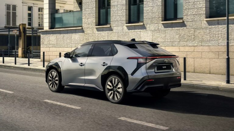 Az új Toyota bZ4X biztonságos és kényelmes.