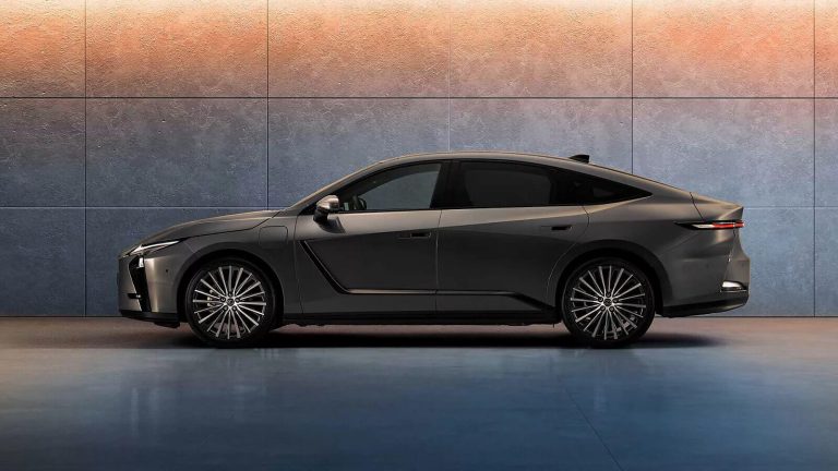 Az új Lexus ES még biztonságosabb, mint elődje.